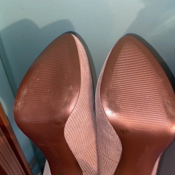 BCBG PLATFORM NUDE SNAKE PRINT HEELS 7.5 SEXY BEAUTIFUL - Picture 9 of 13